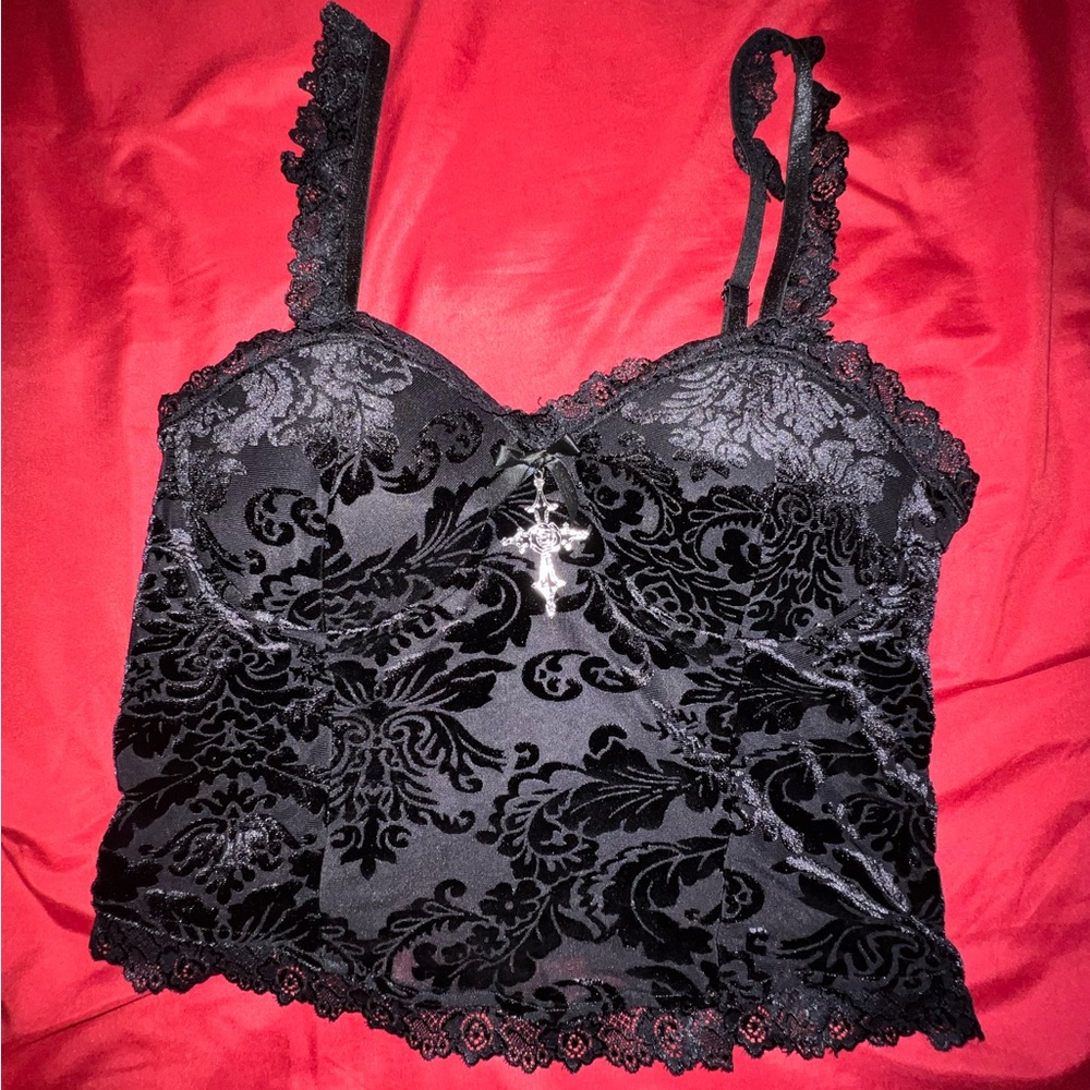 widow pretty obsessed velvet cami 🖤